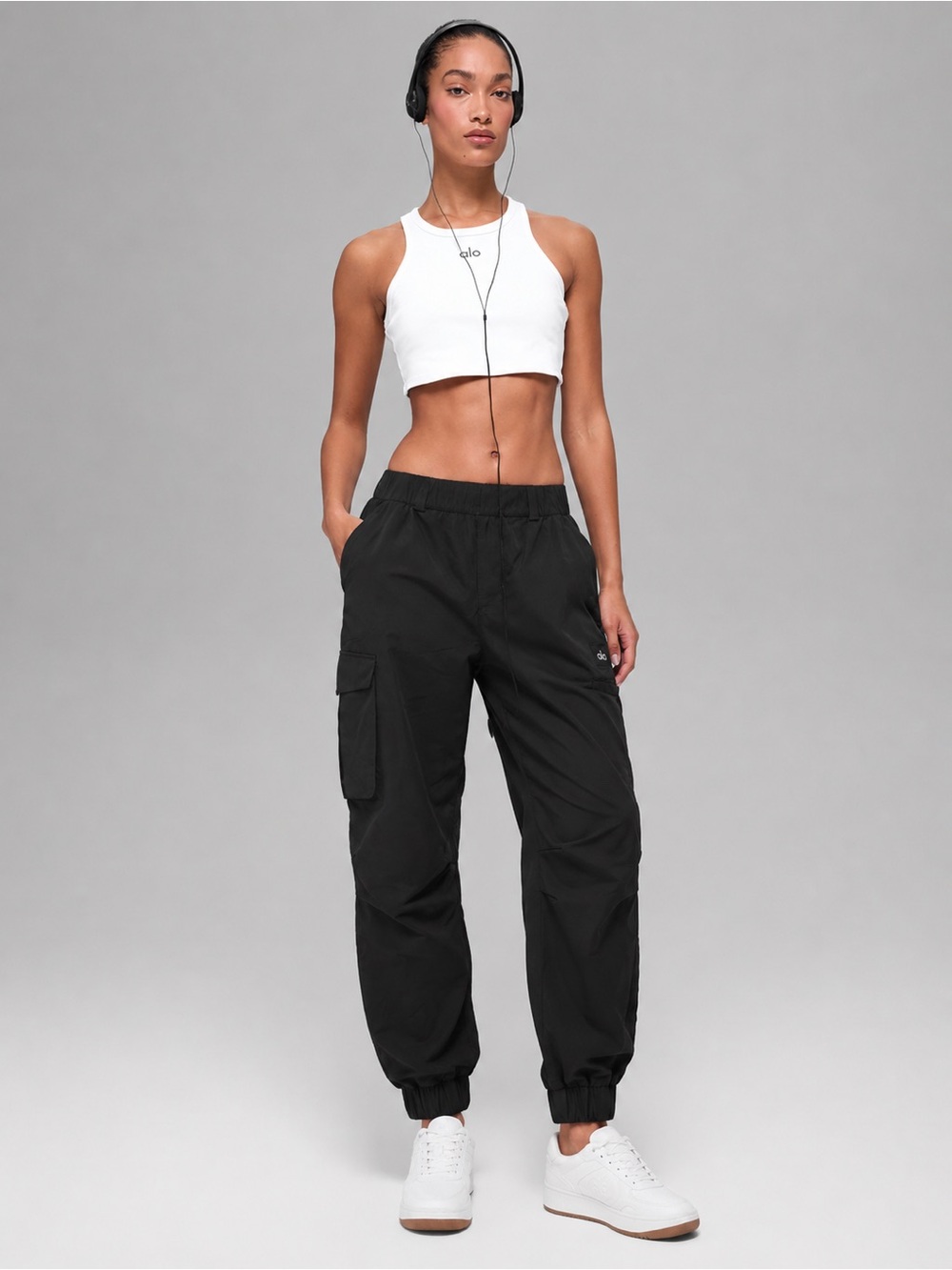 Alo Yoga | High Waist Break Line Celana Cargo Jogger Pants - Black Large